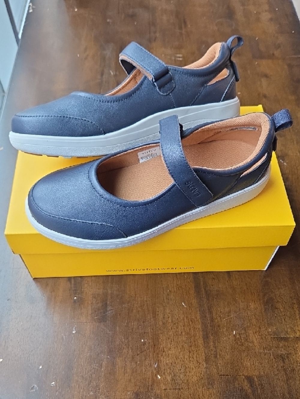 Strive Size 9 Women's Navy Leather Mary Jane Orthopedic Shoe